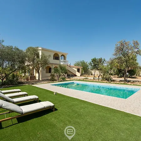 Casa Leila Holiday home *